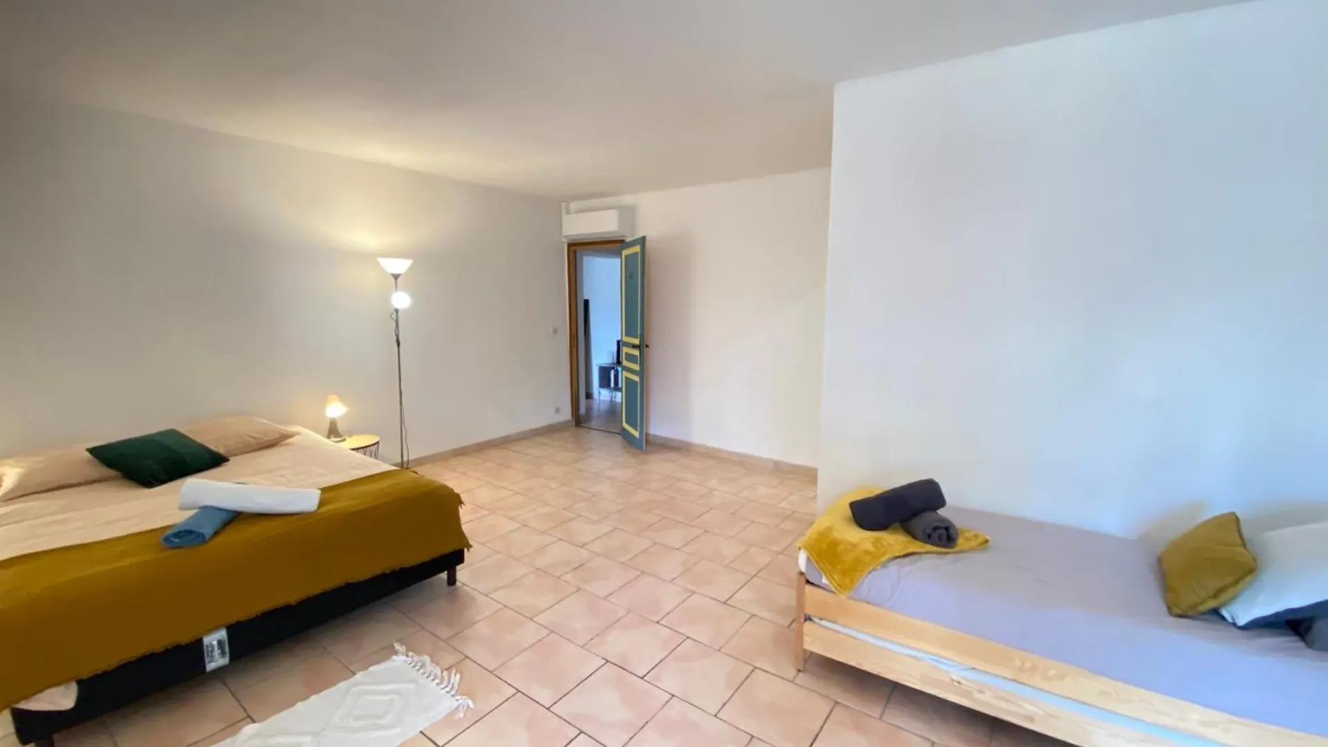Дом отдыха 84B3 - Freesia Suite In 18Th Century Provencal Farmhouse Althen-des-Paluds Франция