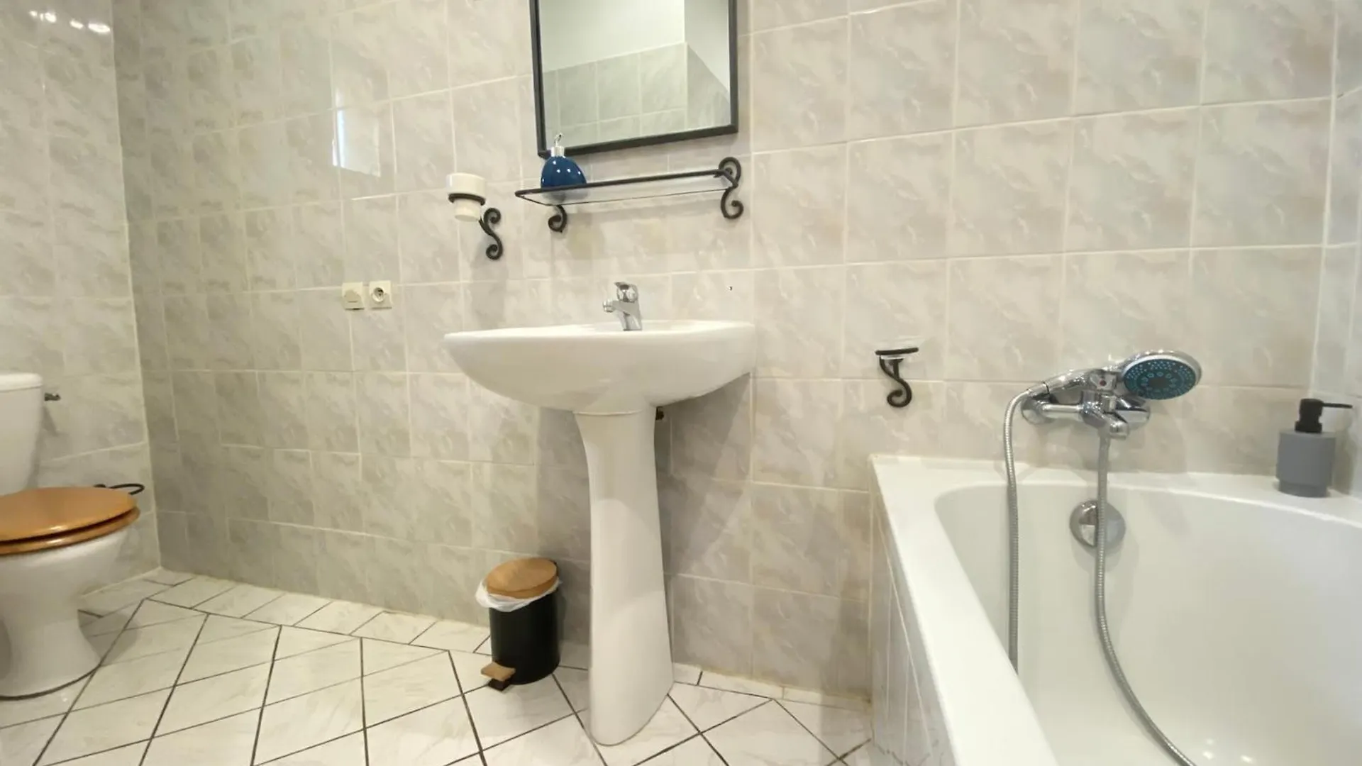 84B3 - Freesia Suite In 18Th Century Provencal Farmhouse Althen-des-Paluds Франция