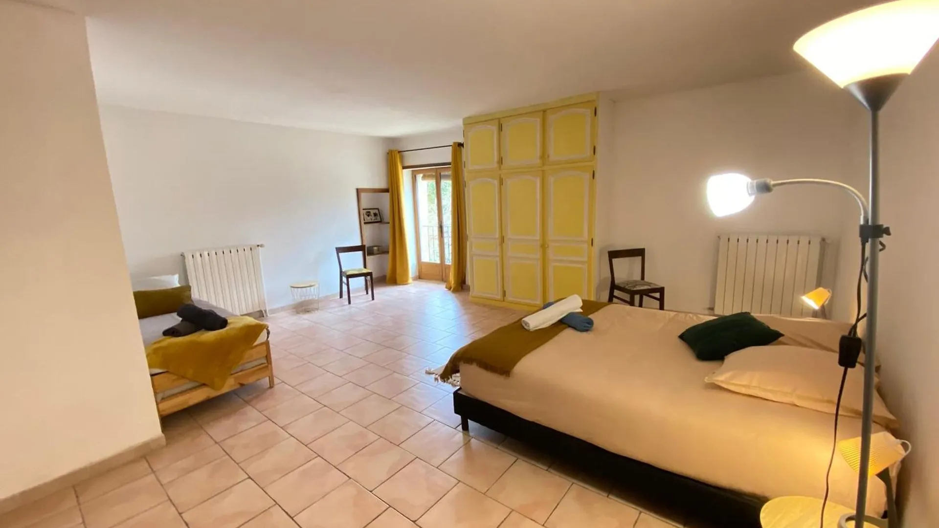 84B3 - Freesia Suite In 18Th Century Provencal Farmhouse Althen-des-Paluds Дом отдыха