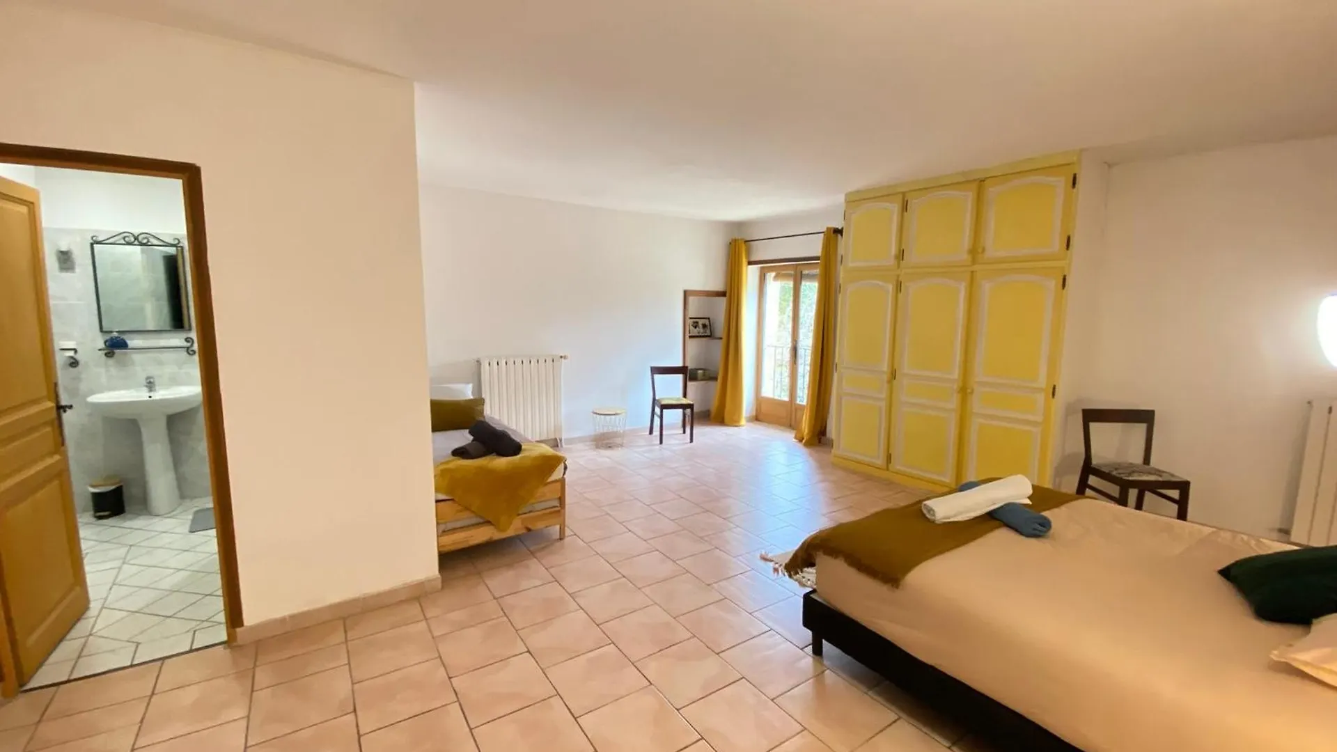 Дом отдыха 84B3 - Freesia Suite In 18Th Century Provencal Farmhouse Althen-des-Paluds